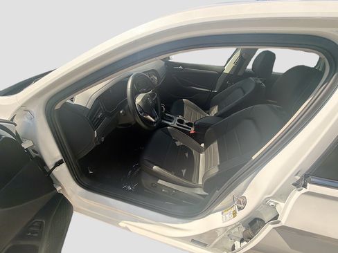 Certified 2023 Volkswagen Jetta SE FWD image 18