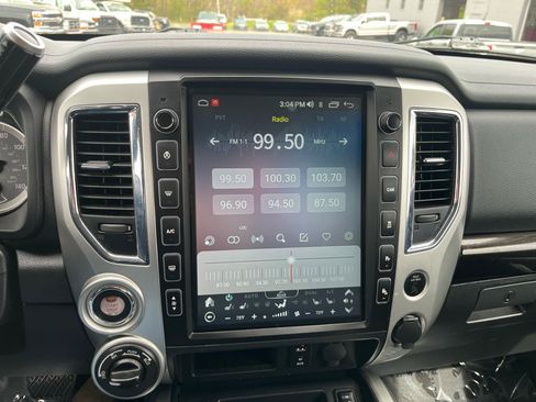 Used 2017 Nissan Titan SV AWD/4WD image 24