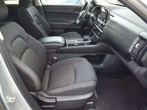 Used 2024 Nissan Pathfinder SV FWD image 65