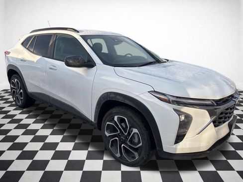 Certified 2025 Chevrolet Trax RS w/ Driver Confidence Package image 30