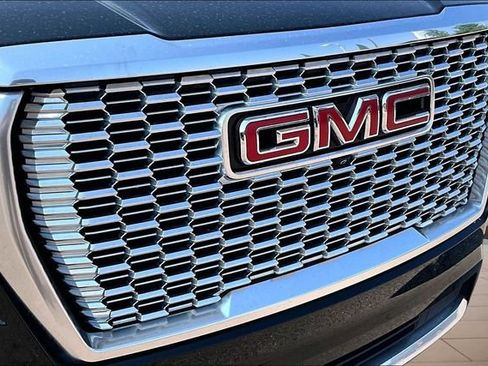Used 2022 GMC Yukon Denali w/ Denali Premium Package RWD image 28