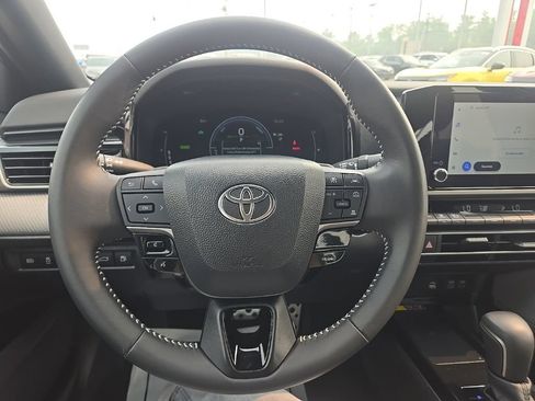 Used 2025 Toyota Camry SE AWD/4WD image 15