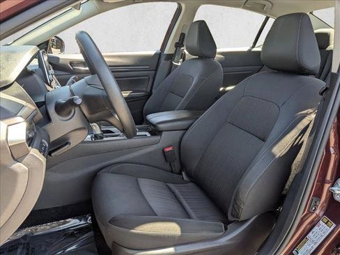 Used 2024 Nissan Altima 2.5 SV FWD image 15