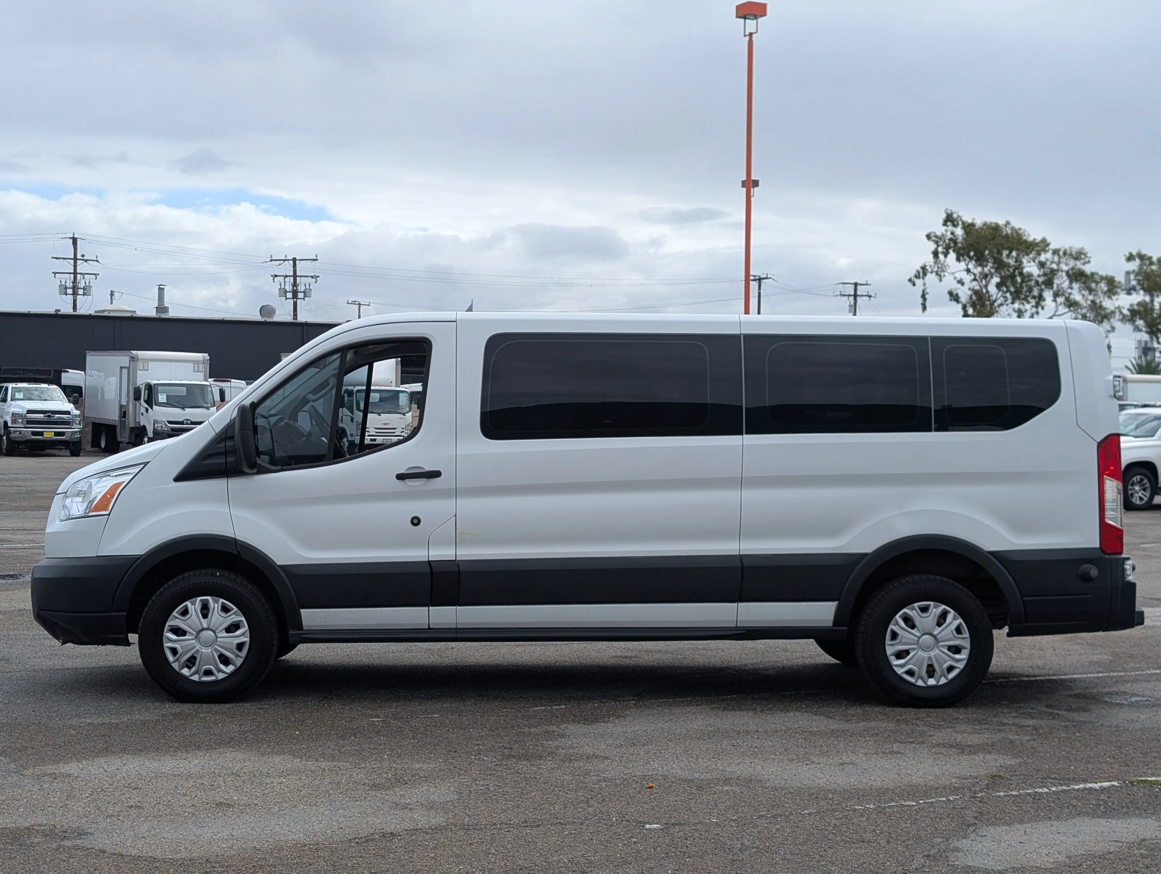 Used 2015 Ford Transit 350 XLT RWD image 4