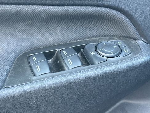 Used 2023 Chevrolet Equinox RS FWD image 12