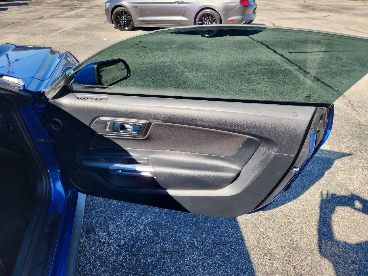 Used 2017 Ford Mustang Coupe RWD image 17
