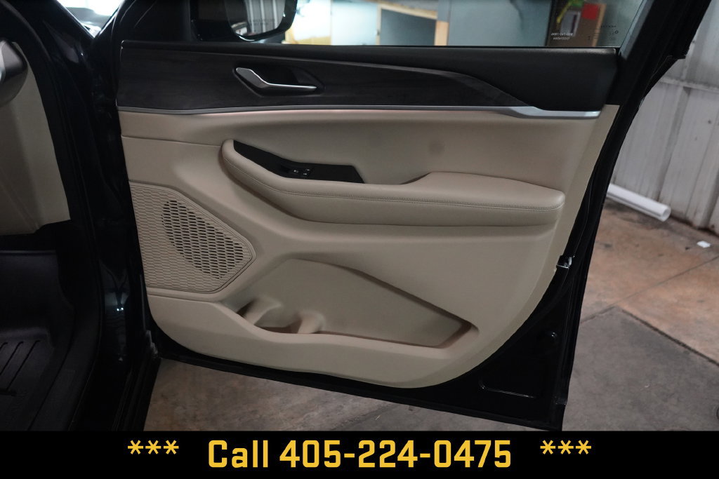 Used 2023 Jeep Grand Cherokee Limited RWD image 19