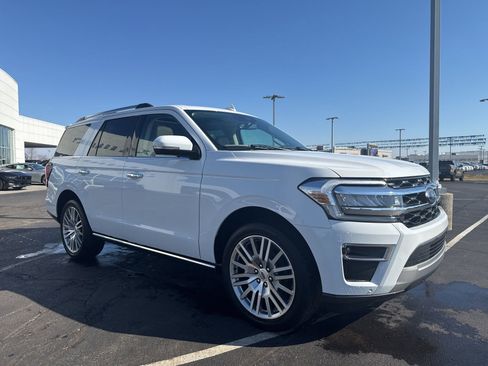 Used 2024 Ford Expedition Limited image 3