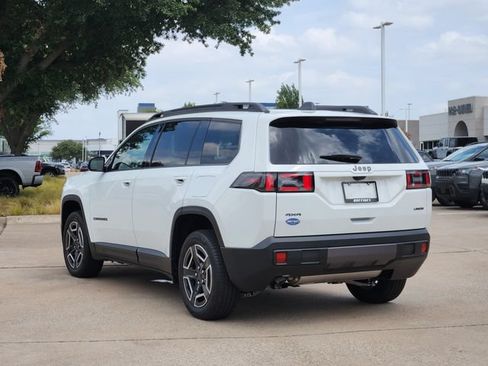 Used 2026 Jeep Cherokee Laredo AWD/4WD image 5