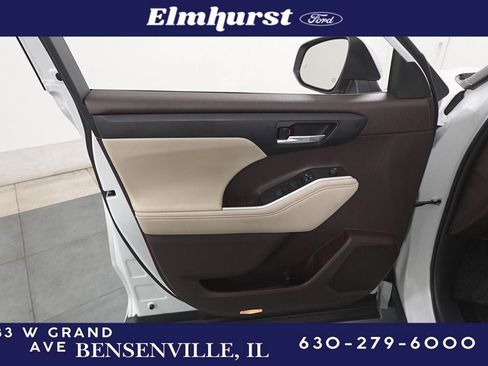 Used 2022 Toyota Highlander XLE image 7