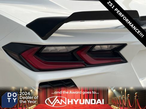 Used 2021 Chevrolet Corvette Stingray w/ Z51 Performance Package image 12