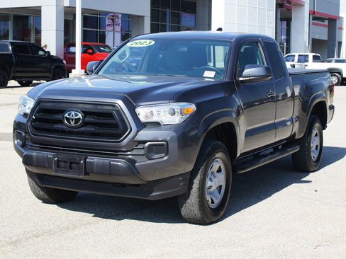 Used 2023 Toyota Tacoma SR w/ SR Convenience Package image 2