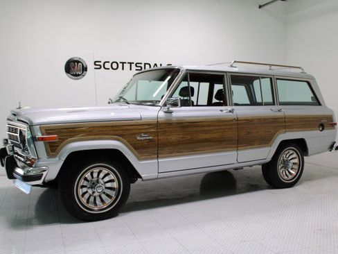 Used 1986 Jeep Grand Wagoneer image 2