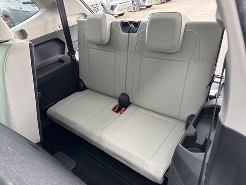 Used 2023 Volkswagen Tiguan SE w/ Panoramic Sunroof Package image 27