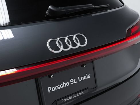 Used 2019 Audi e-tron Prestige AWD/4WD image 18