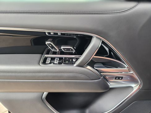 Used 2023 Land Rover Range Rover SE image 24