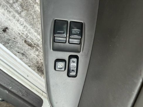 Used 2005 Toyota Solara SLE image 12