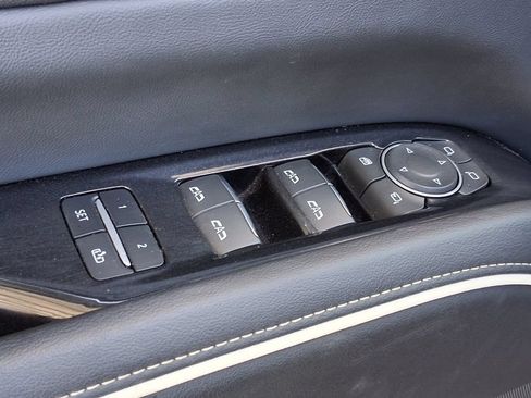 Used 2022 Cadillac Escalade Premium Luxury w/ Performance Package AWD/4WD image 19