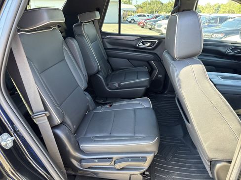 Used 2022 GMC Yukon SLT w/ SLT Premium Package image 32