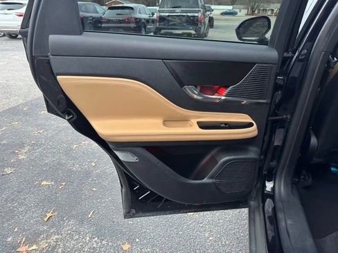 Used 2022 Lincoln Corsair Reserve image 15