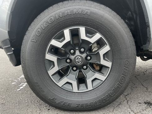 Used 2023 Toyota Tacoma SR5 w/ Technology Package image 11