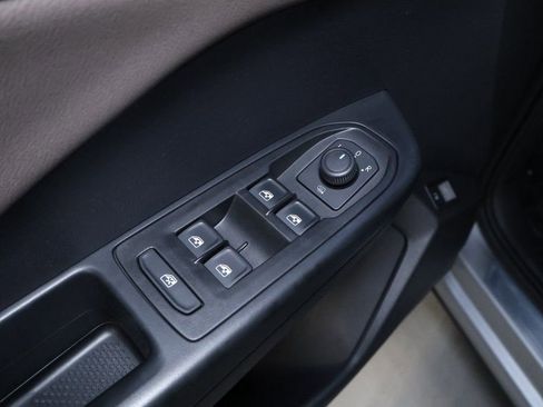 Used 2022 Volkswagen Taos SEL image 14