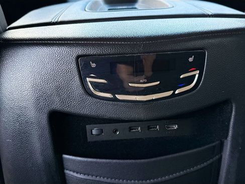 Used 2018 Cadillac Escalade Premium Luxury image 26