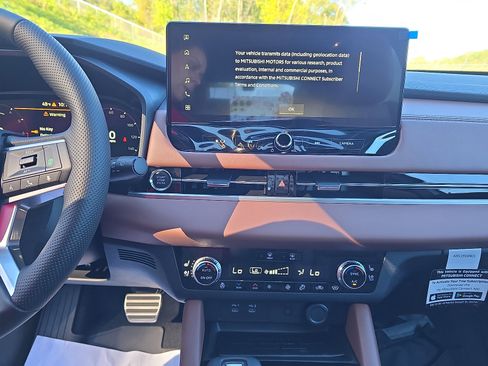 New 2025 Mitsubishi Outlander SEL image 19