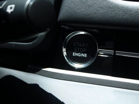 New 2025 Mitsubishi Outlander SE image 23