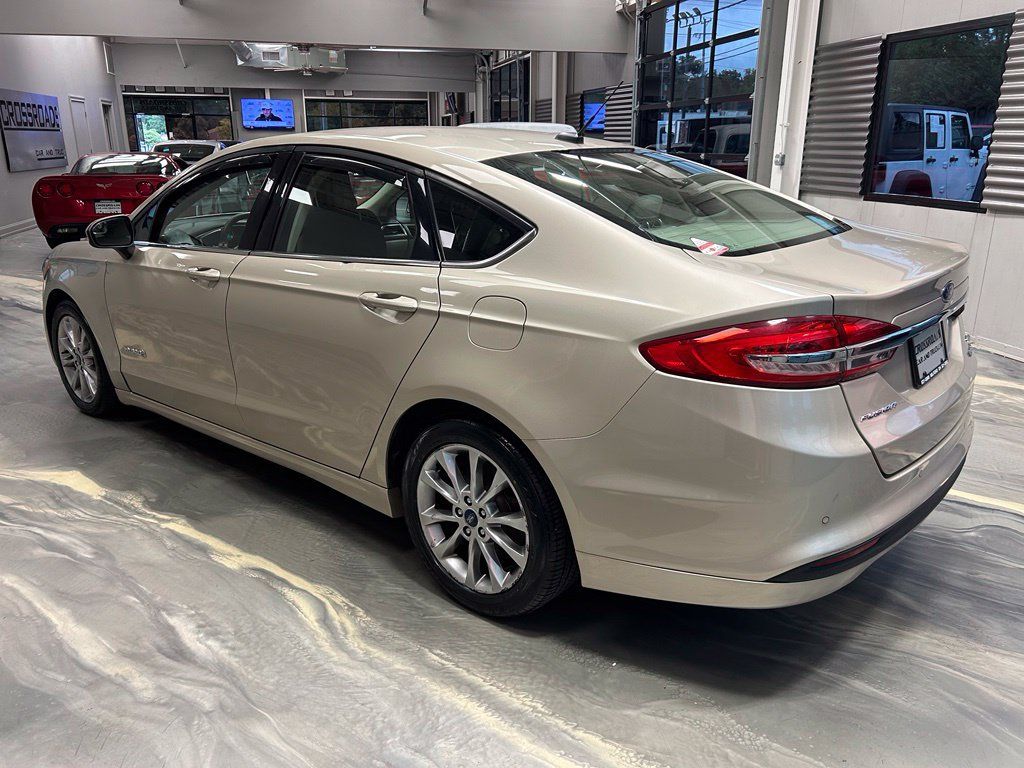 Used 2017 Ford Fusion SE FWD image 30