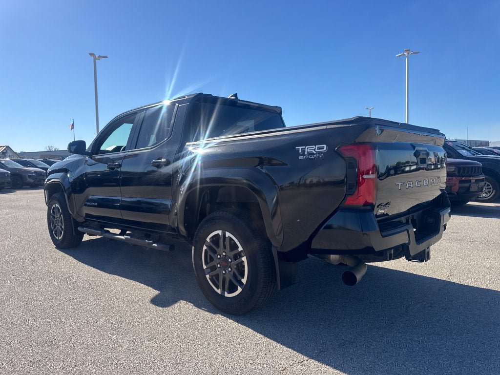 Used 2024 Toyota Tacoma TRD Sport AWD/4WD image 4