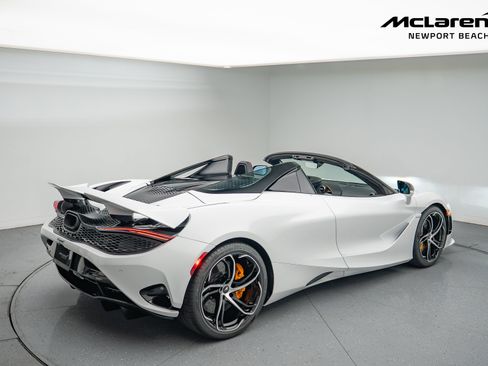 Used 2026 McLaren 750S Spider RWD image 18