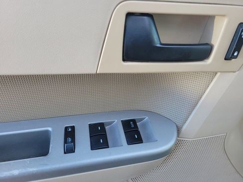 Used 2009 Ford Escape XLT image 12