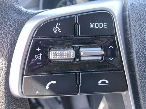 Used 2020 Kia Sorento LX image 16