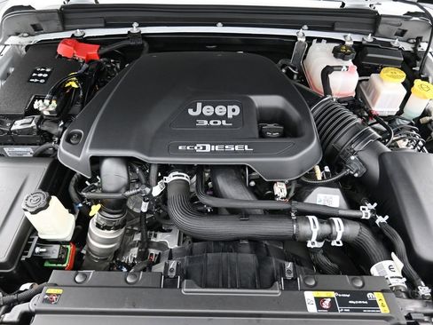 Used 2023 Jeep Gladiator Sport image 11