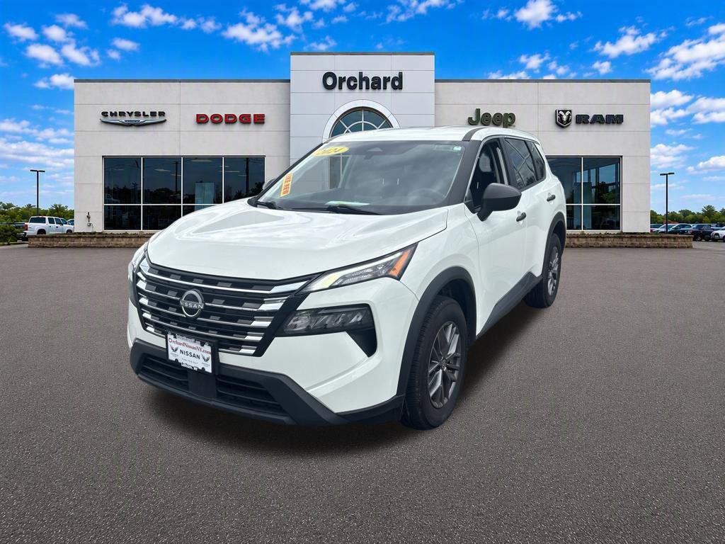 Used 2024 Nissan Rogue S AWD/4WD image 3