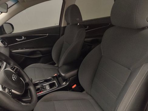 Used 2019 Kia Sorento AWD V6 image 17