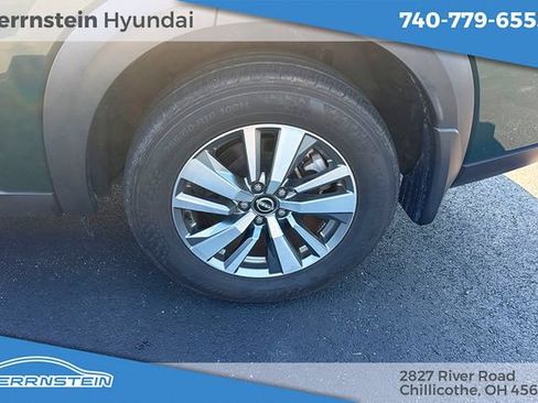Used 2024 Nissan Pathfinder SL w/ Black Appearance Package AWD/4WD image 25