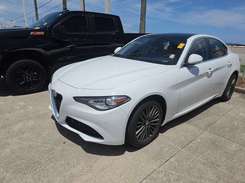 Used 2018 Alfa Romeo Giulia Ti w/ Quick Order Package 22X Lusso AWD/4WD image 3