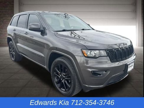 Used 2018 Jeep Grand Cherokee Altitude image 29