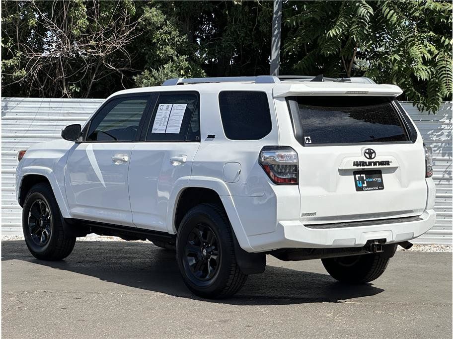Used 2017 Toyota 4Runner SR5 AWD/4WD image 12