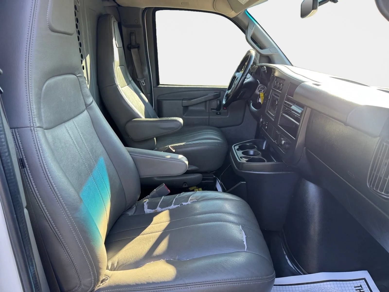 Used 2017 Chevrolet Express 2500 RWD image 10