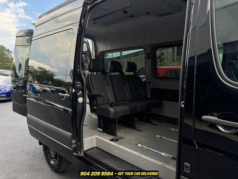 Used 2018 Mercedes-Benz Sprinter 2500 image 27