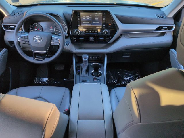 Used 2021 Toyota Highlander XLE FWD image 15