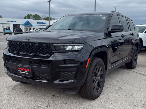 Used 2025 Jeep Grand Cherokee L Altitude AWD/4WD image 2