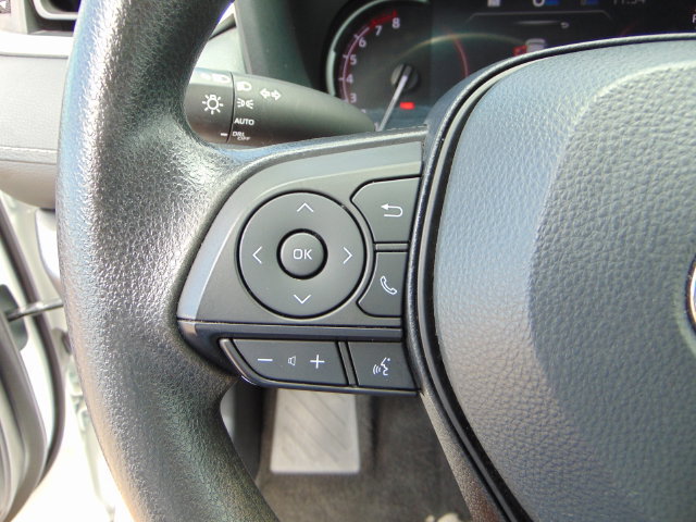 Used 2025 Toyota RAV4 XLE FWD image 18