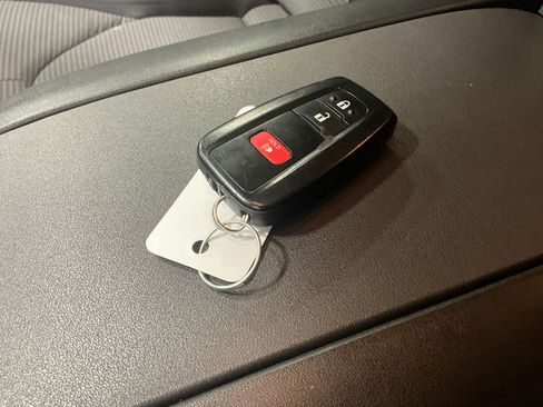 Used 2023 Toyota Highlander L AWD/4WD image 12