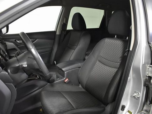 Used 2018 Nissan Rogue SV image 9