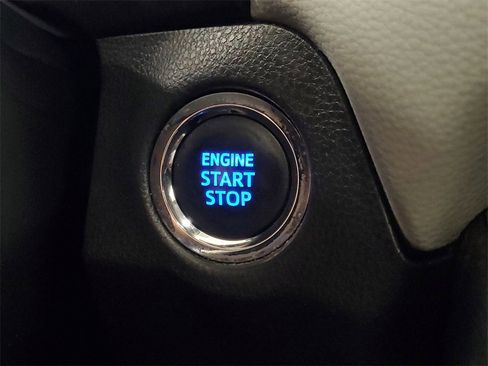 Used 2022 Toyota RAV4 XLE image 32