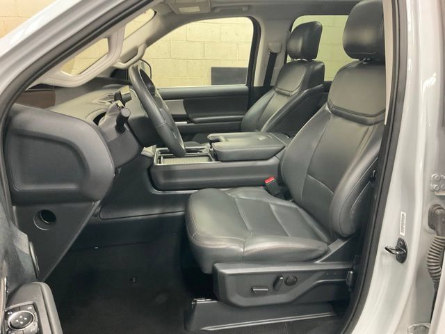 Used 2025 Ford Expedition Active AWD/4WD image 8